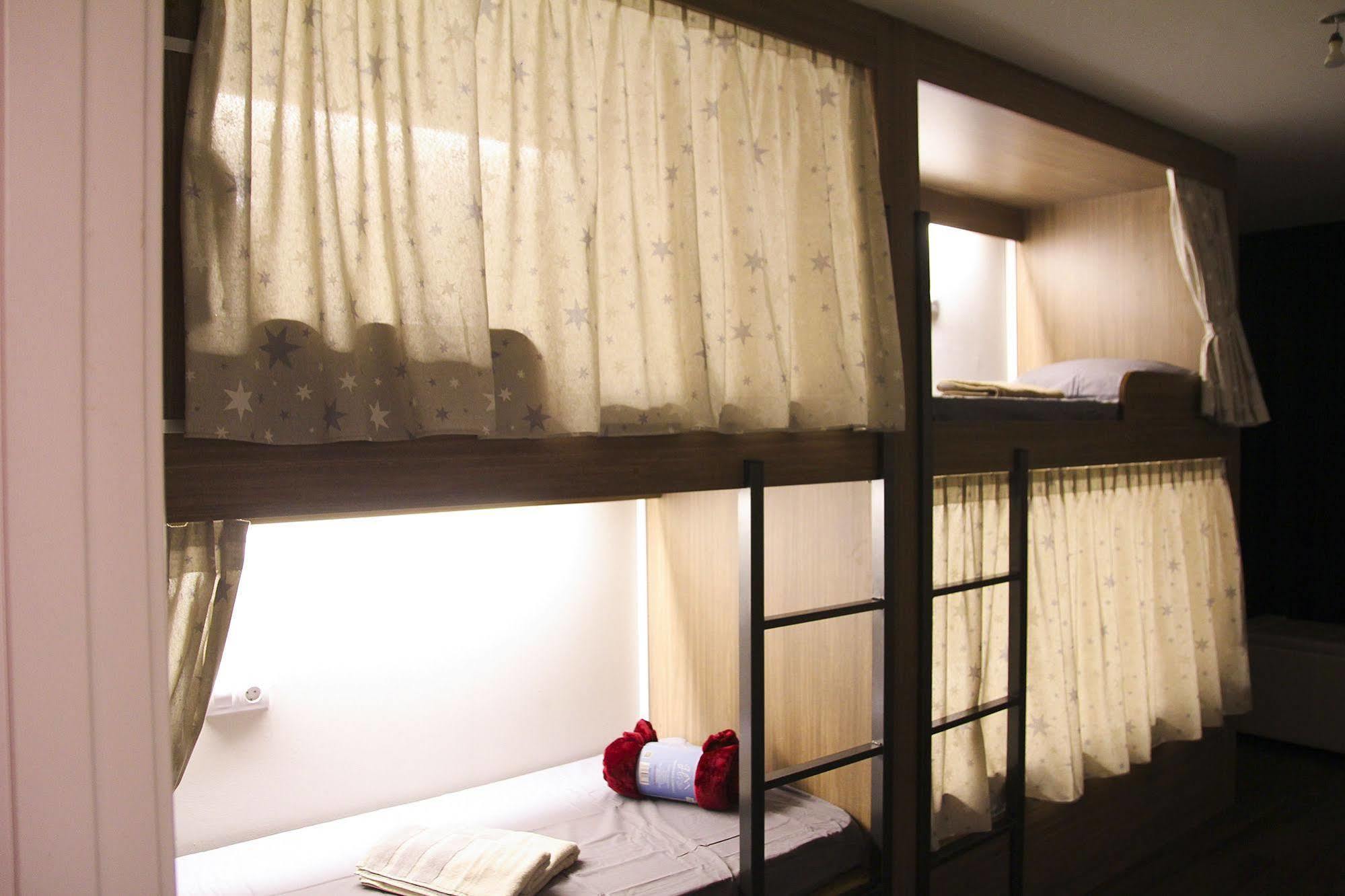 Barcelona & You Hostel Sagrada Familia المظهر الخارجي الصورة